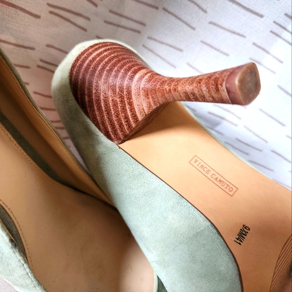 Vince Camuto Heels - Picture 6 of 7